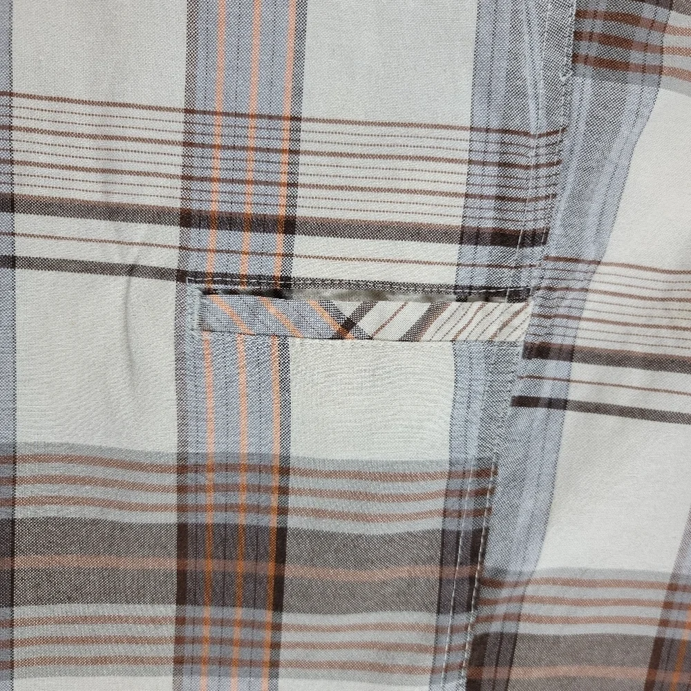 BUZZ 83 Men's Plaid Bermuda Shorts‎
